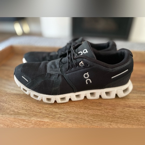 ON Cloud Running Shoes Womens Size 9.5 Black White Comfort - Picture 5 of 9